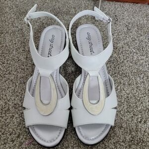 Easy Street Sandals Womens White Buckle Strappy Sandals 31-1923, Size 9